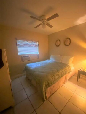 Private One-Bedroom 11 -Directly across from Beach